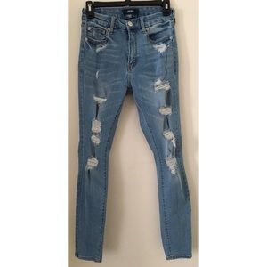 Aeropostale High Rise Curvy Ripped Skinny Jeggings